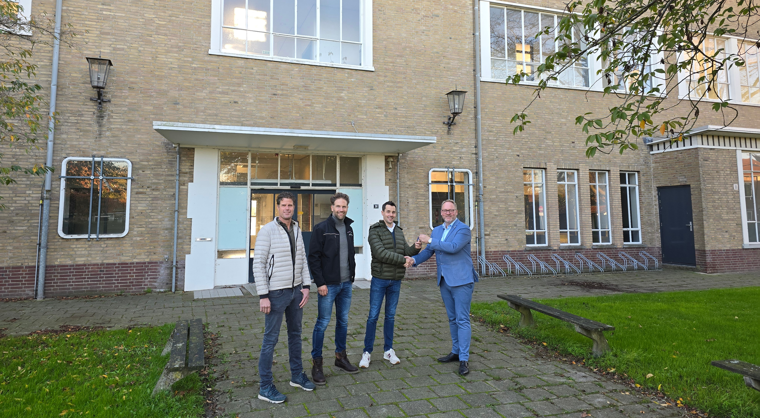 Sleuteloverdracht Mr Abbink Spainkstraat door wethouder Edwin Tas aan de projectontwikkelaar Claver Real Estate